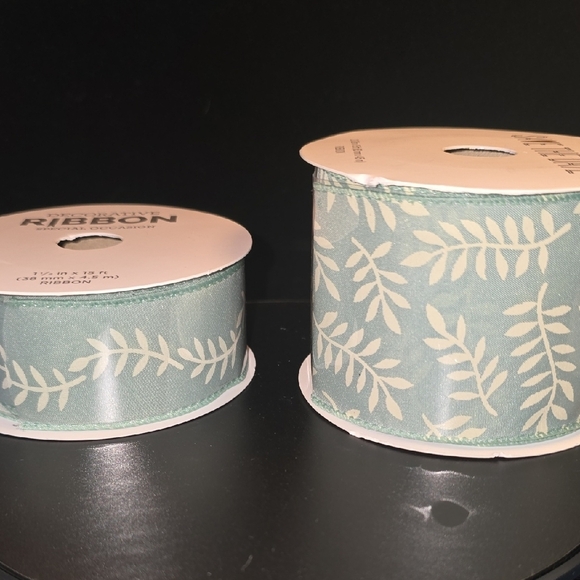 Green Wire Edge Ribbon with Leaf Design - Picture 3 of 3